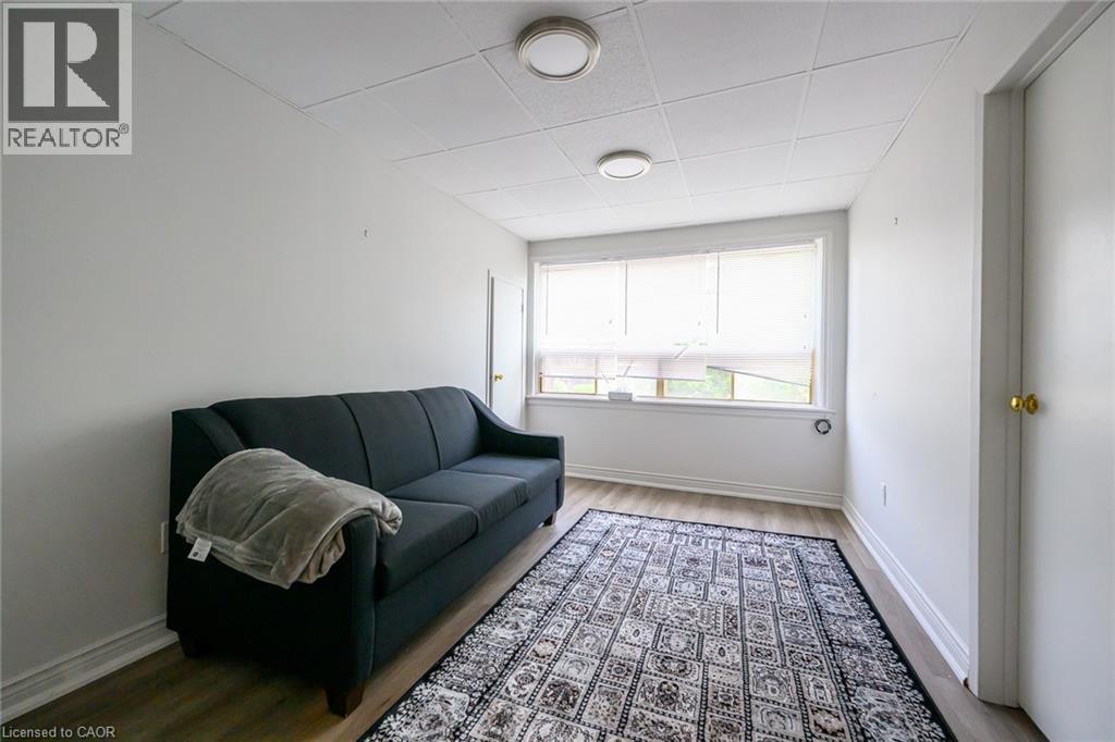 944 King Street Property Photo 22