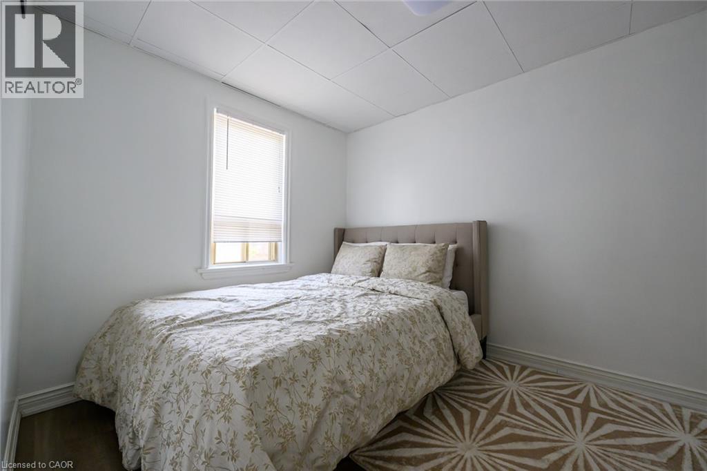 944 King Street Property Photo 24