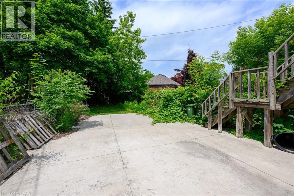 944 King Street Property Photo 29