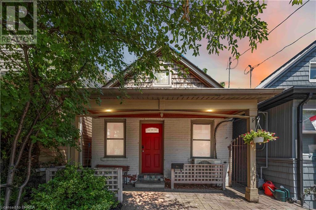 21 1/2 Albany Avenue Property Photo 1