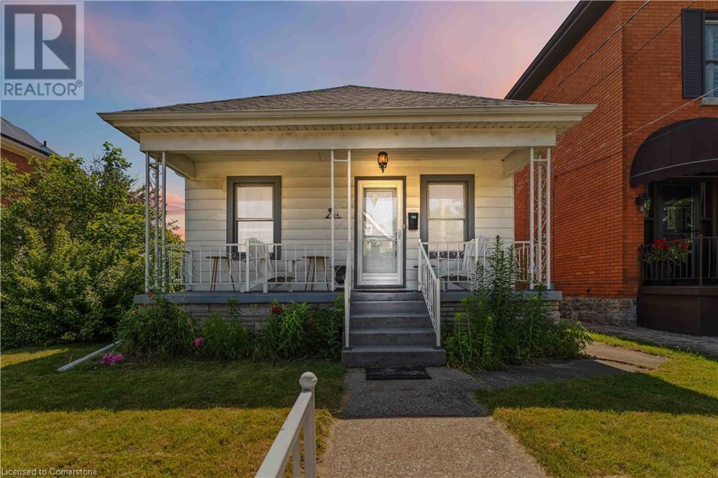 514 Catharine Street N Property Photo 1