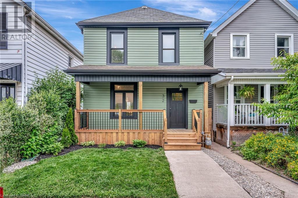 32 Picton Street W Property Photo 1