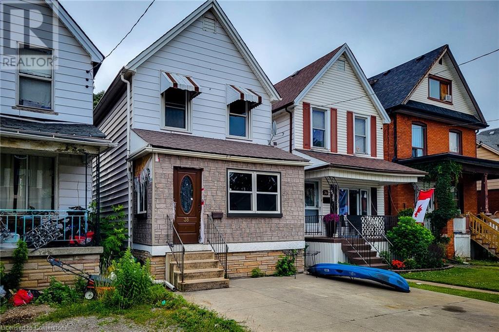 38 GLENDALE Avenue N Property Photo 1