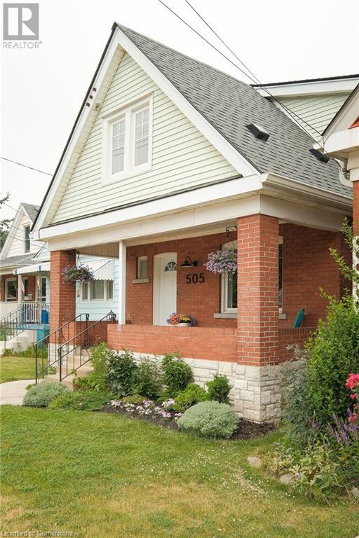 505 Queensdale Avenue E Property Photo 1