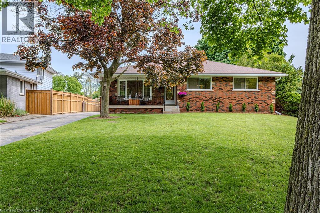 8 Robroy Court Property Photo 1