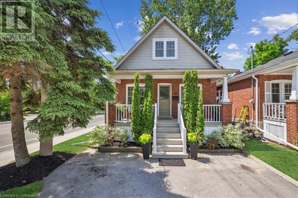 466 Holtby Avenue Property Photo 1