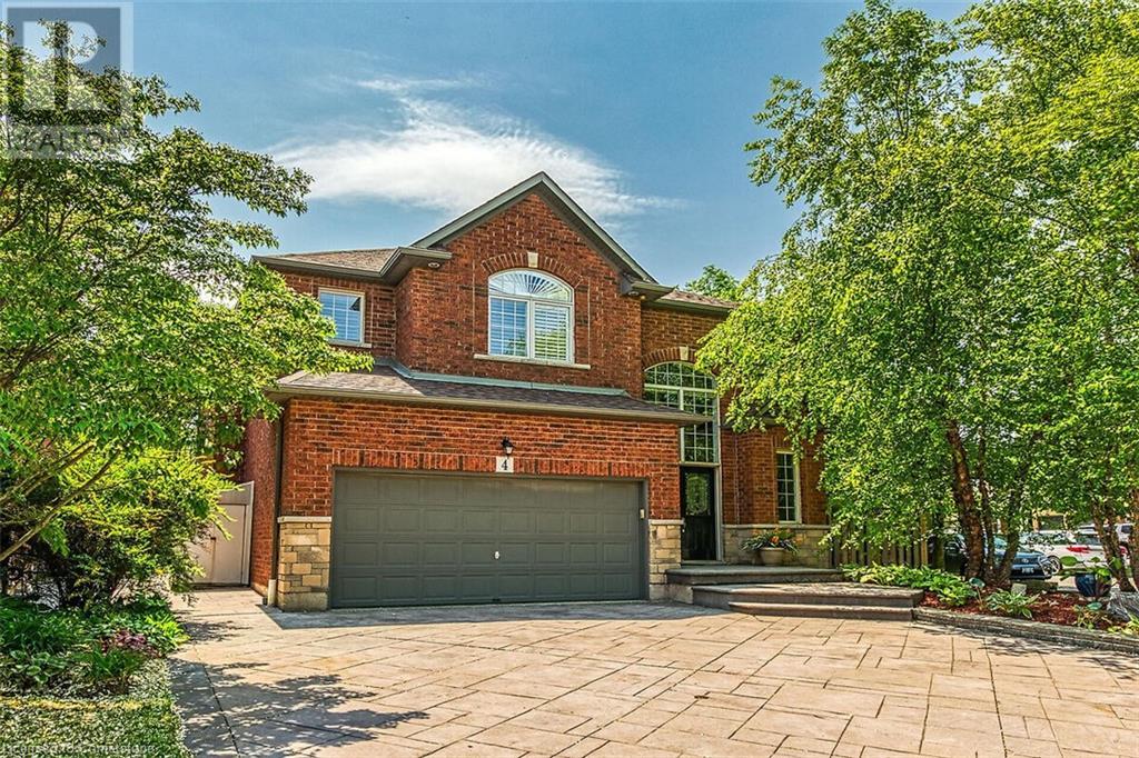 4 MOONSTONE Court