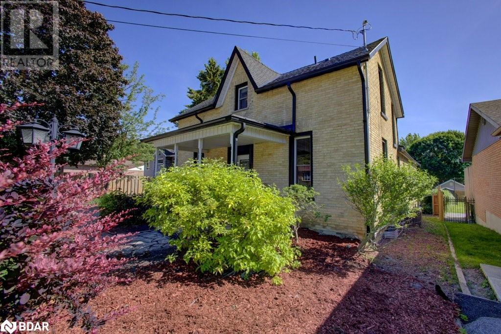 780 Elma Street W Property Photo 1