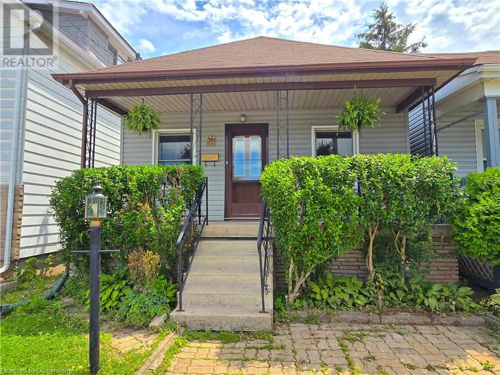 100 Houghton Avenue N Property Photo 1