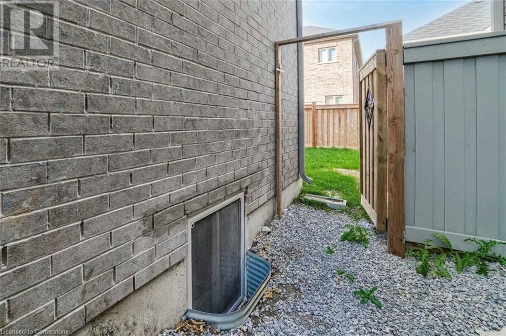 1529 Devine Point Unit# B Property Photo 1