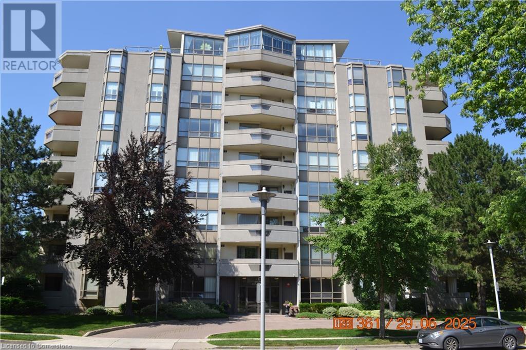 8 Village Green Boulevard Unit# 811 Property Photo 1