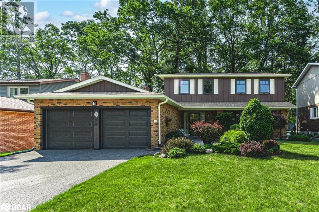 19 Oakridge Drive Property Photo 1
