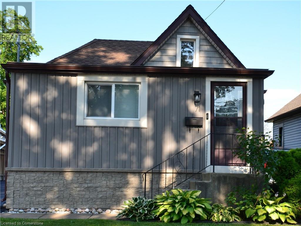 71 Deere Street Property Photo 1