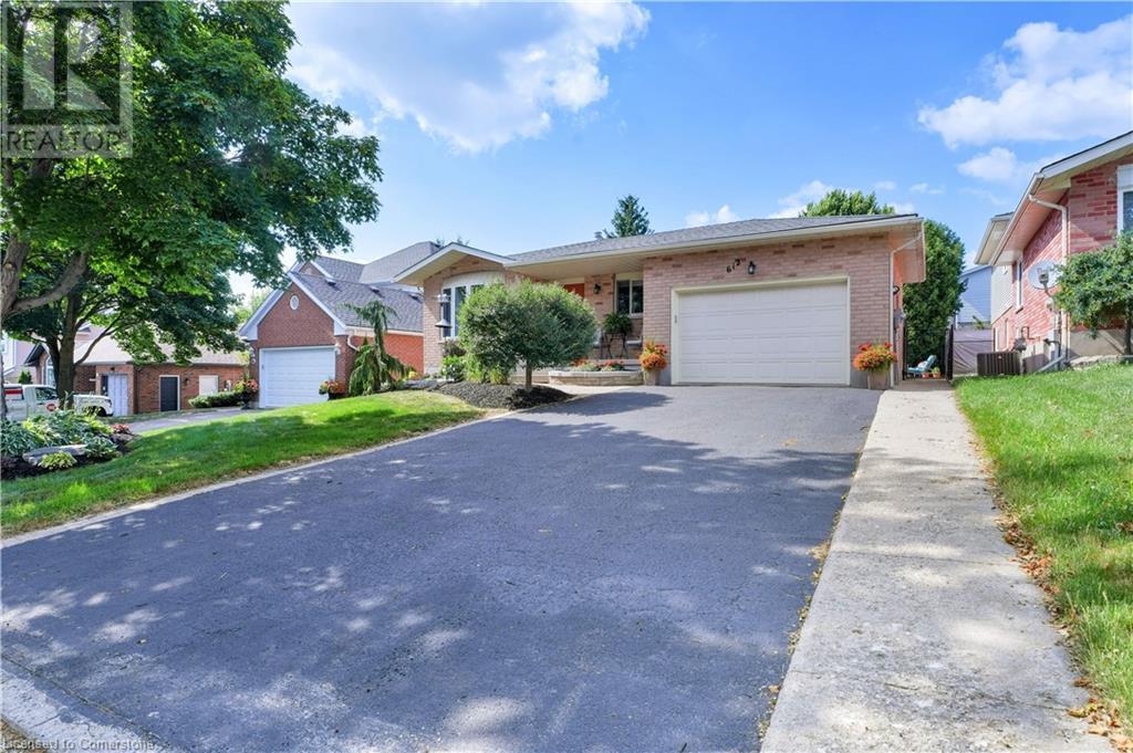 612 Sprucehurst Crescent Property Photo 1