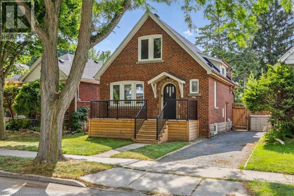 61 Bond Street N Property Photo 1