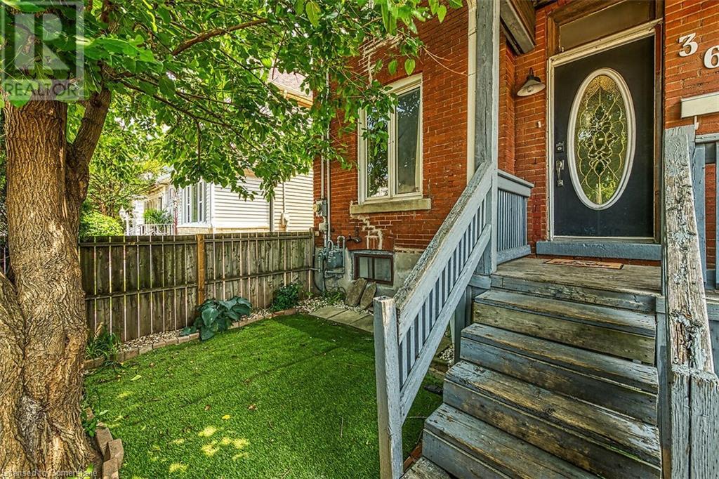 368 Emerald Street N Property Photo 1