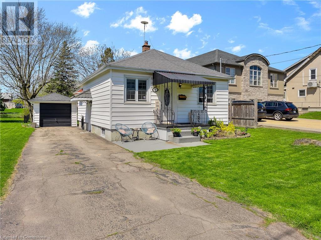 9 Queen Street N Property Photo 1
