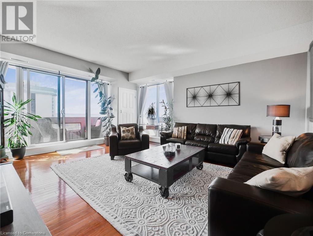 67 Caroline Street S Unit# 17d Property Photo 1