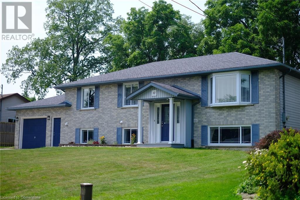47 Winnett Street N Property Photo 1