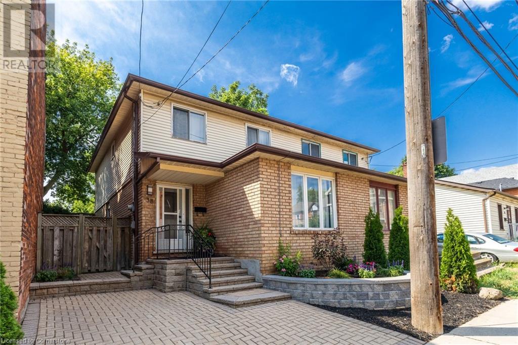 38 LOCKE Street S