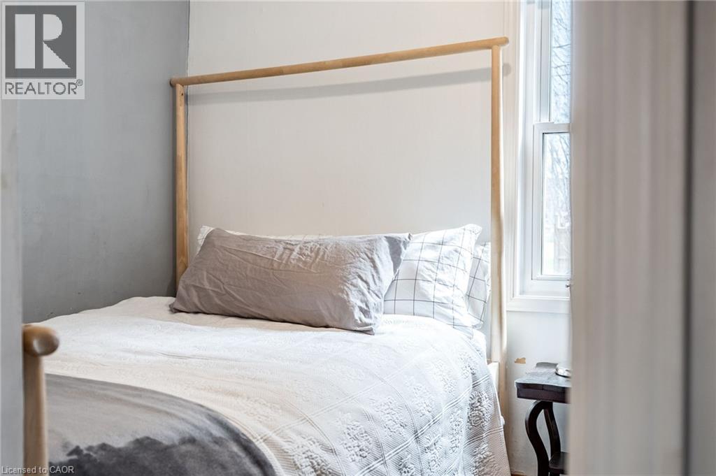 144 Dufferin Street Property Photo 16