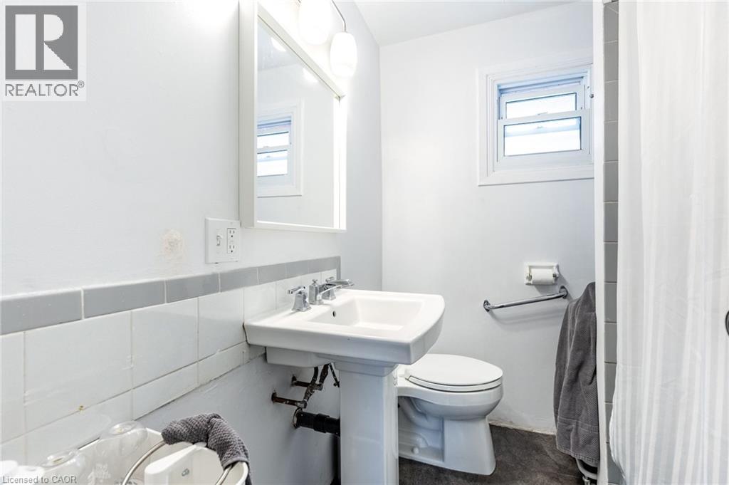 144 Dufferin Street Property Photo 17