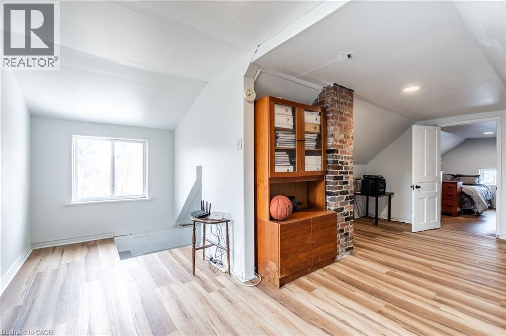 144 Dufferin Street Property Photo 18