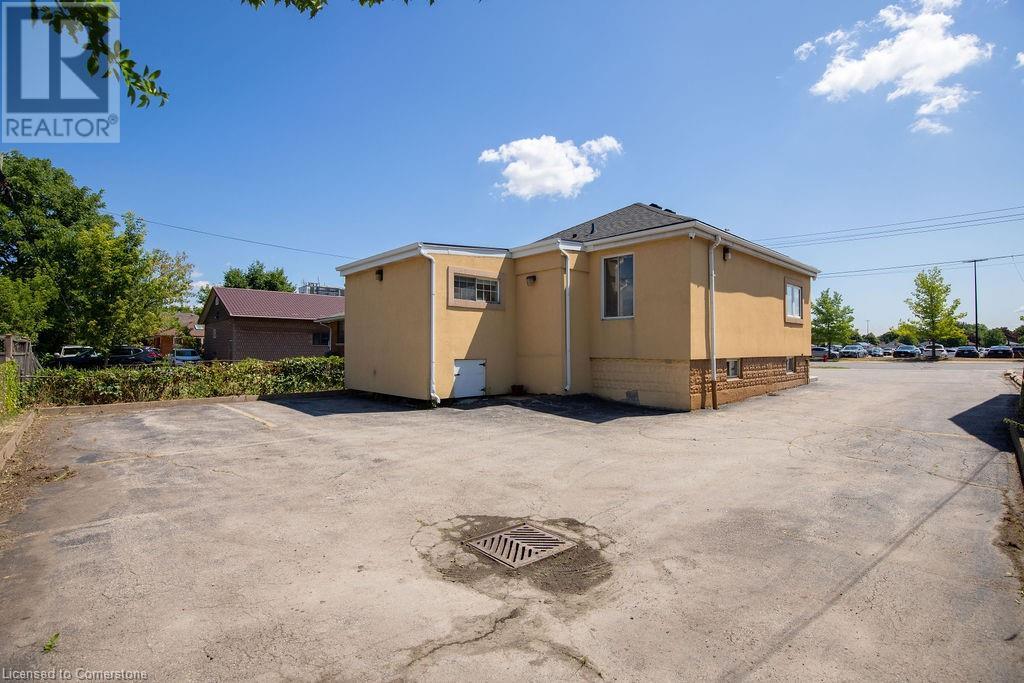 664 Upper James Street Property Photo 6