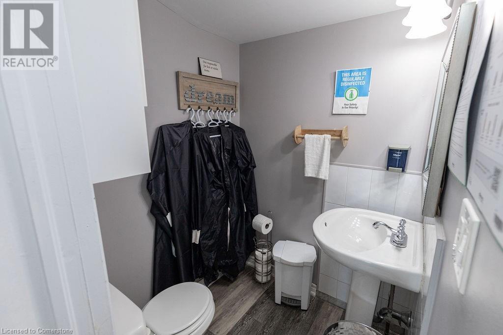 664 Upper James Street Property Photo 13