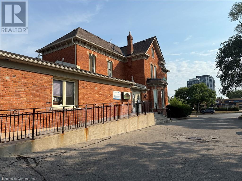 906 Brant Street Property Photo 3