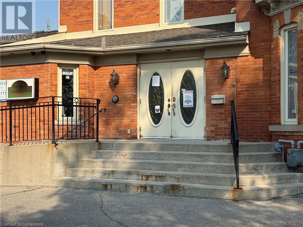 906 Brant Street Property Photo 4