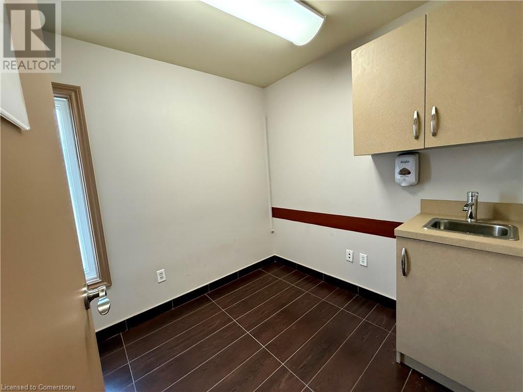 906 Brant Street Property Photo 11