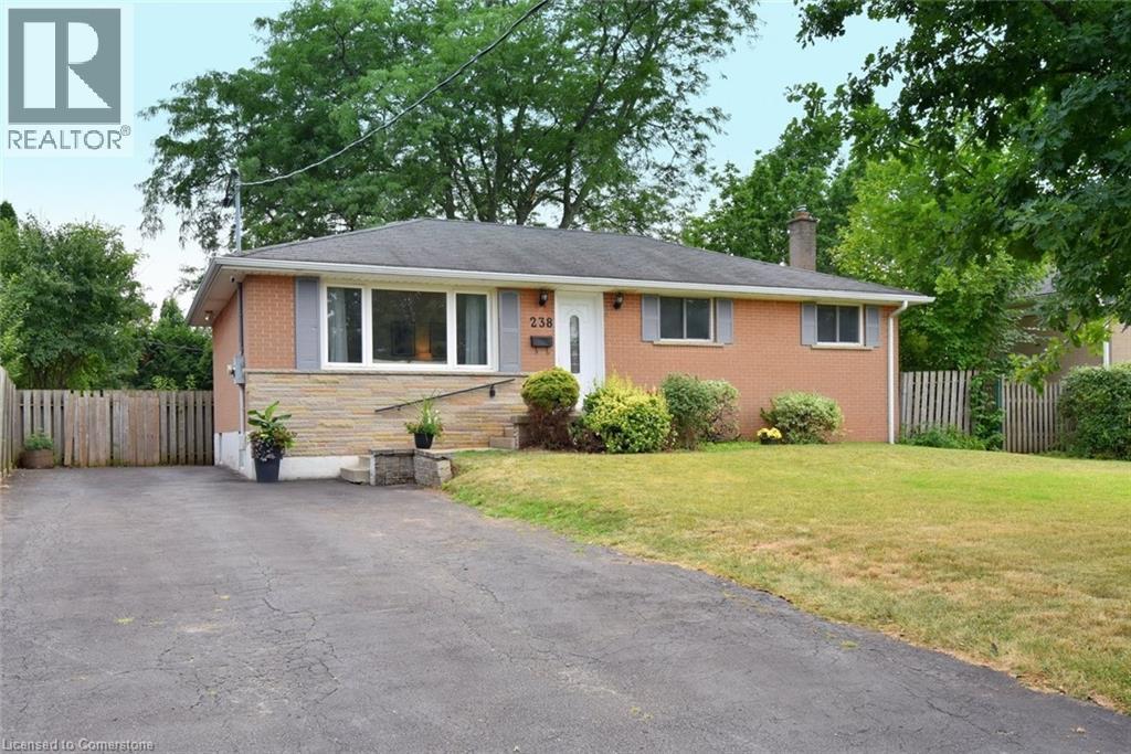 238 Kent Crescent Property Photo 1