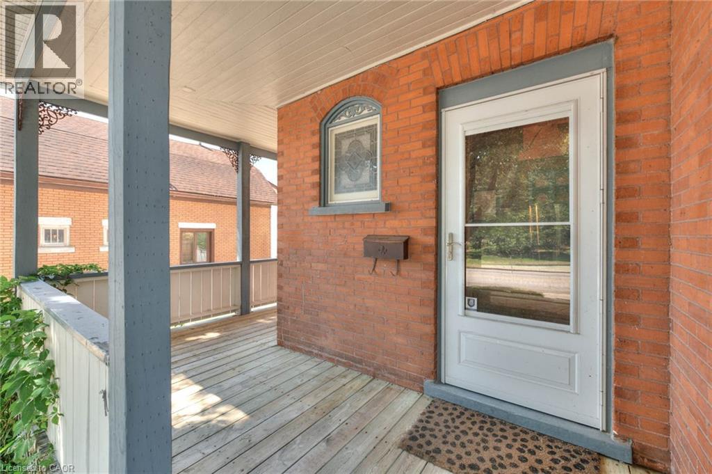 26 Arthur Street N Property Photo 4