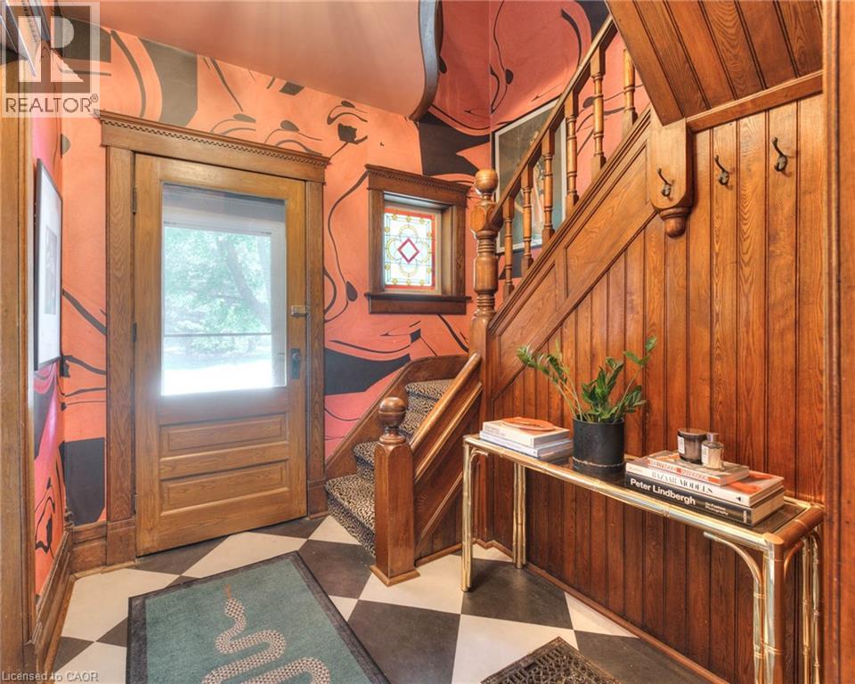 26 Arthur Street N Property Photo 6