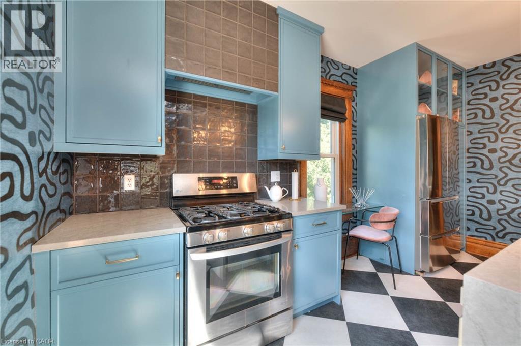 26 Arthur Street N Property Photo 9