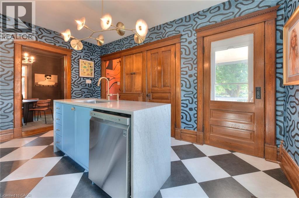 26 Arthur Street N Property Photo 10