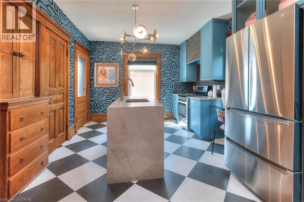 26 Arthur Street N Property Photo 13