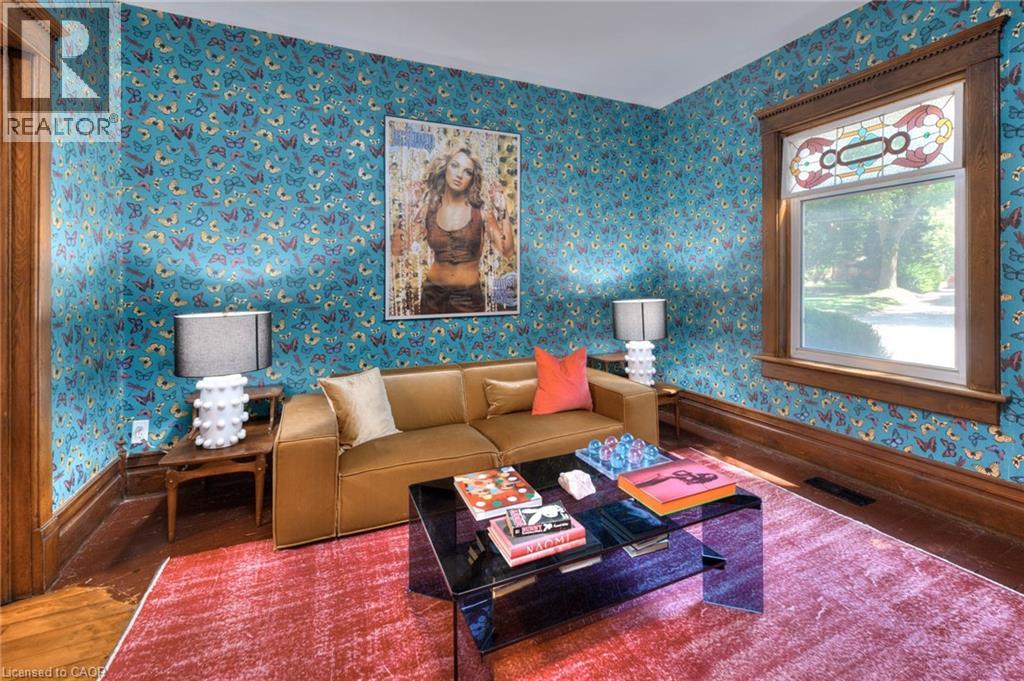 26 Arthur Street N Property Photo 15