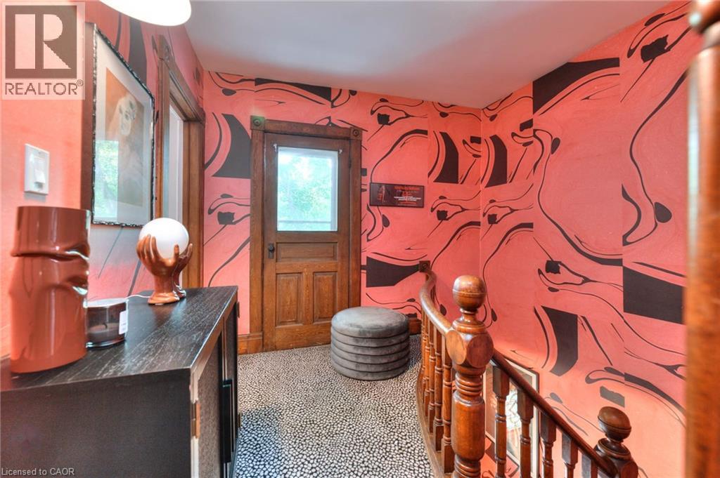 26 Arthur Street N Property Photo 21