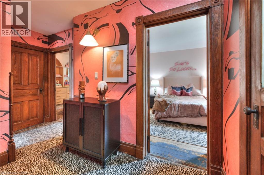 26 Arthur Street N Property Photo 22