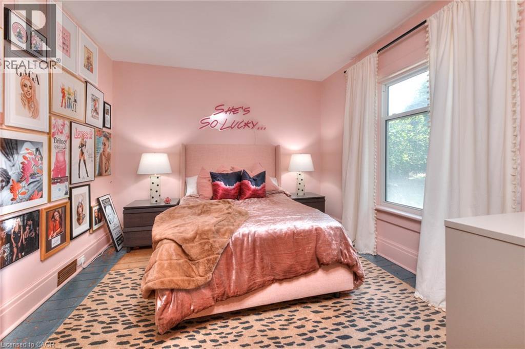 26 Arthur Street N Property Photo 23