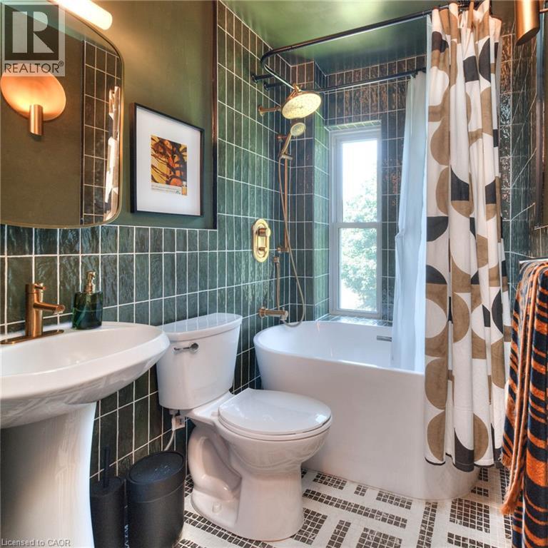 26 Arthur Street N Property Photo 27