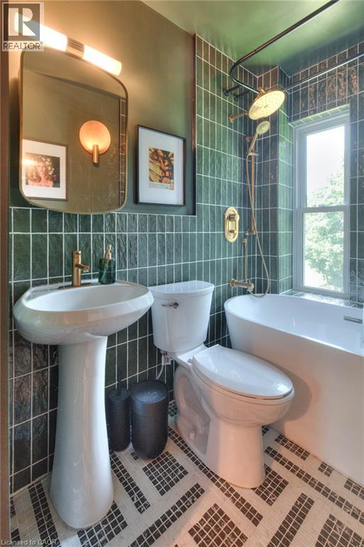 26 Arthur Street N Property Photo 28