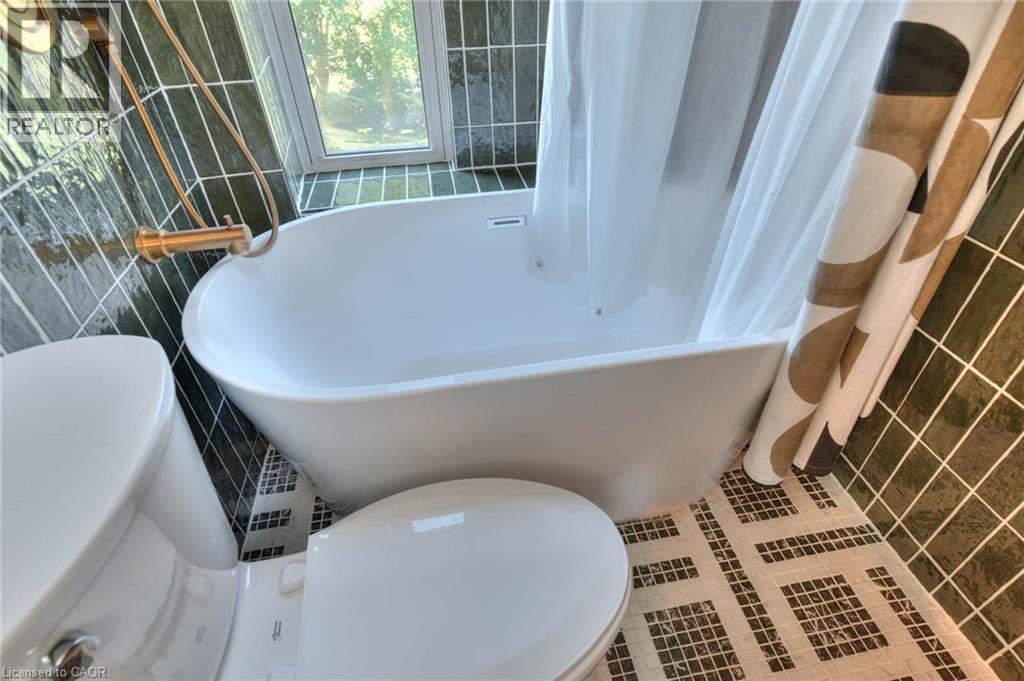 26 Arthur Street N Property Photo 29