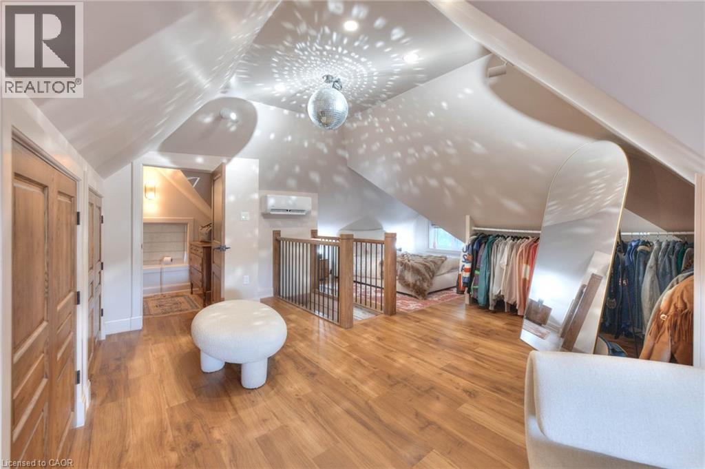 26 Arthur Street N Property Photo 30