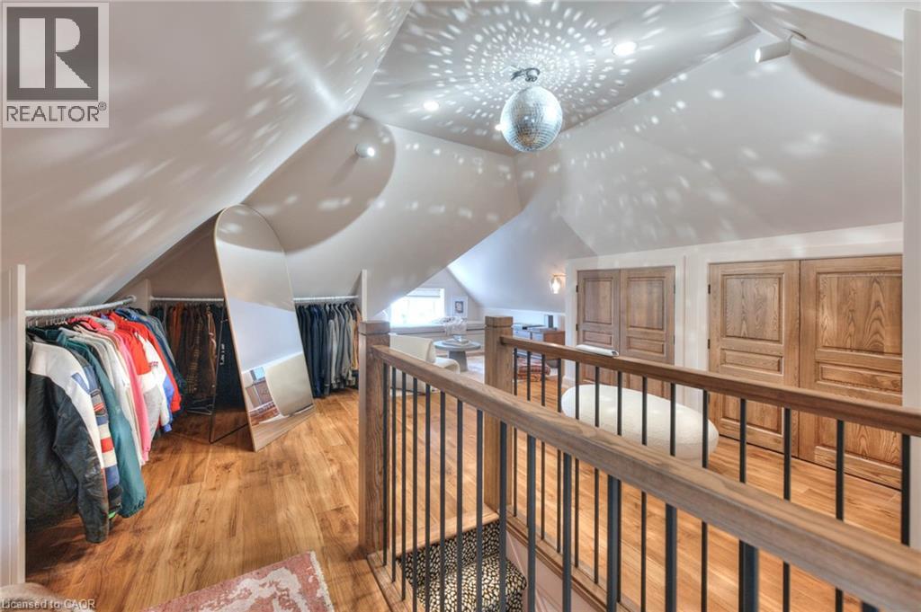 26 Arthur Street N Property Photo 31