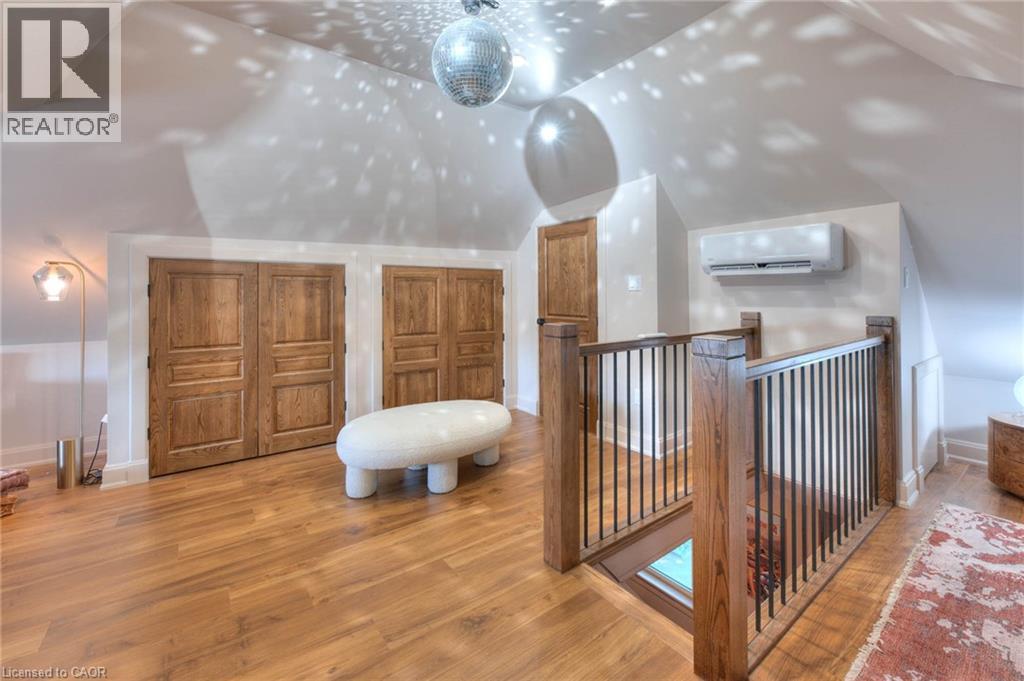 26 Arthur Street N Property Photo 32