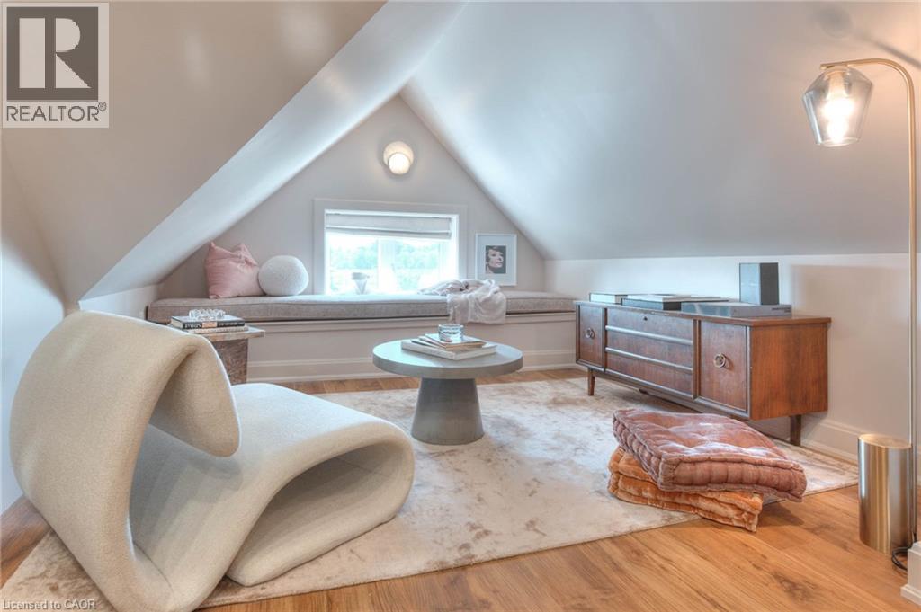 26 Arthur Street N Property Photo 33