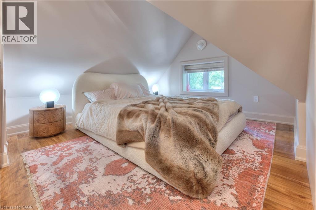 26 Arthur Street N Property Photo 34